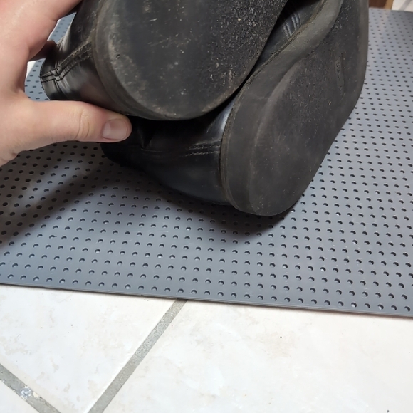 Red Wing Black Chukka Boots with Timeless Design - Picture 6 of 7